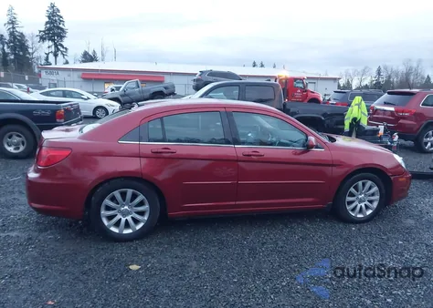 2010 Chrysler Sebring Limited z USA, uszkodzony, nr VIN 1C3CC5FD0AN190676